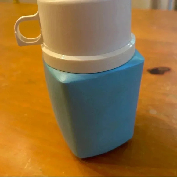 GUC antique vintage 8 oz thermos - 1980s school lunchbox size. Baby blue. - Picture 2 of 8